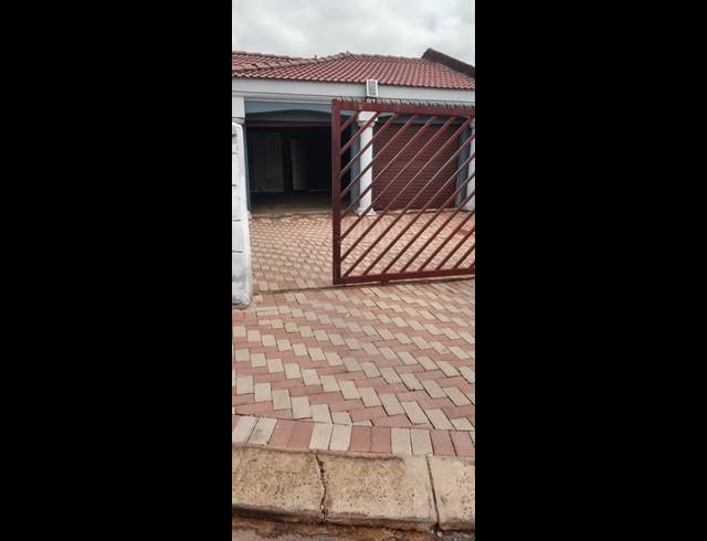 3 BEDROOM HOUSE FOR SALE IN DAWN PARK
